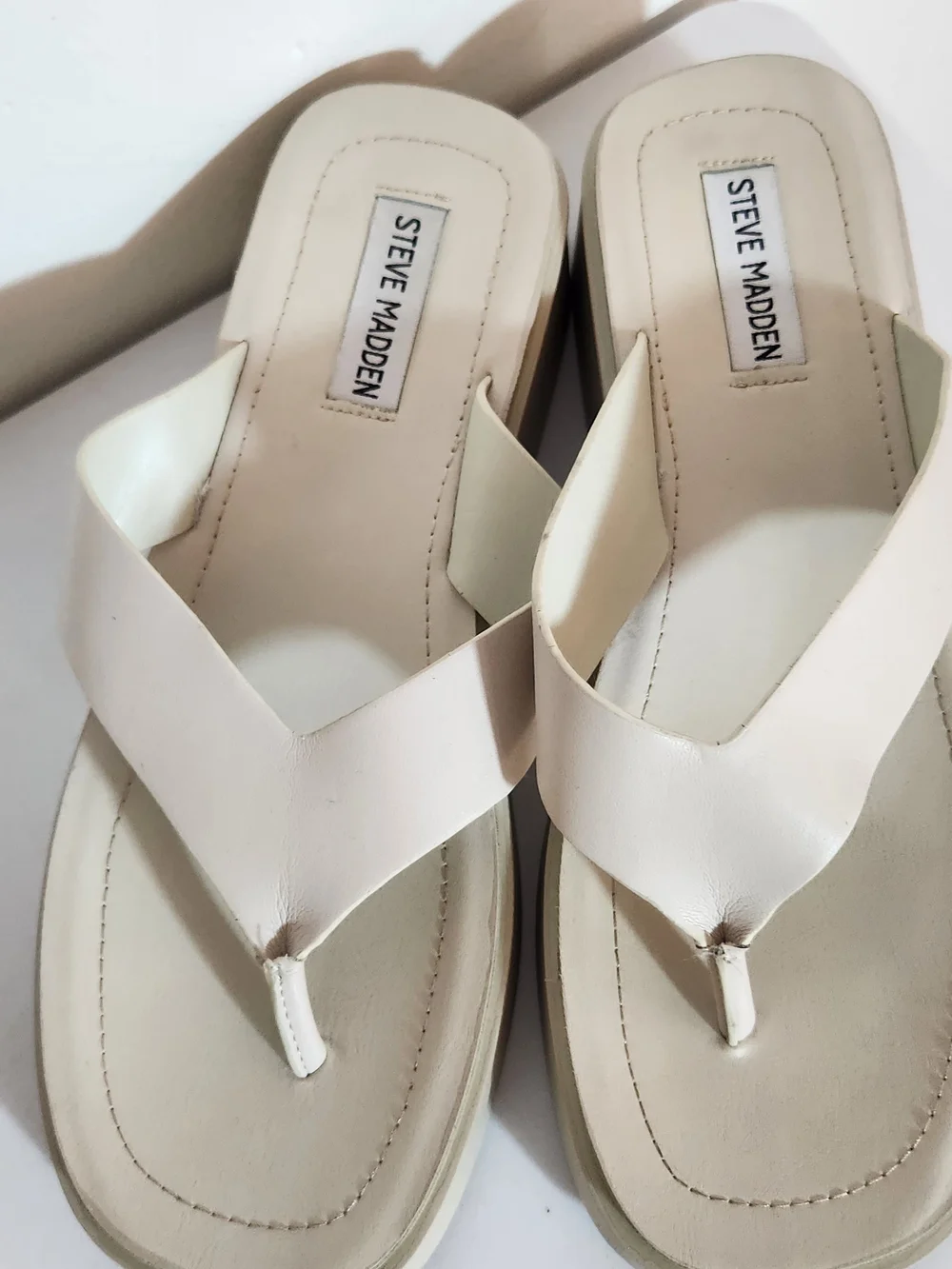 Steve Madden Cream Platform Flip Flop Sandals Size 10 Flaw